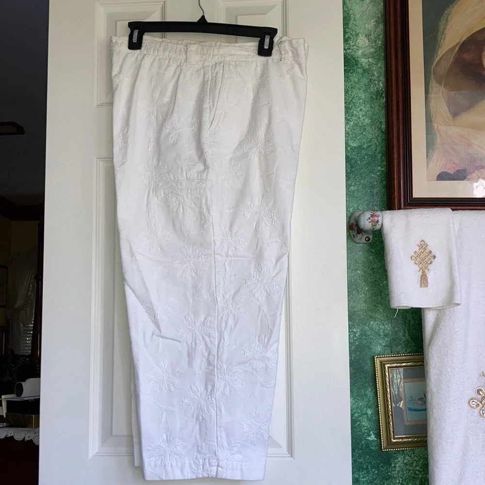 CHICO’s wh w/wh embroidered cotton all over, 2 pockets front, 2 back. $30 - Picture 6 of 6